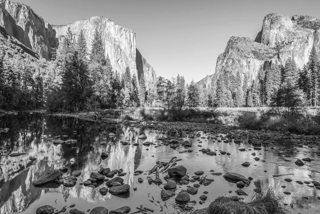 Noah Jigsaw Puzzle Typical view of the Yosemite National Park in black white 2000 pieces