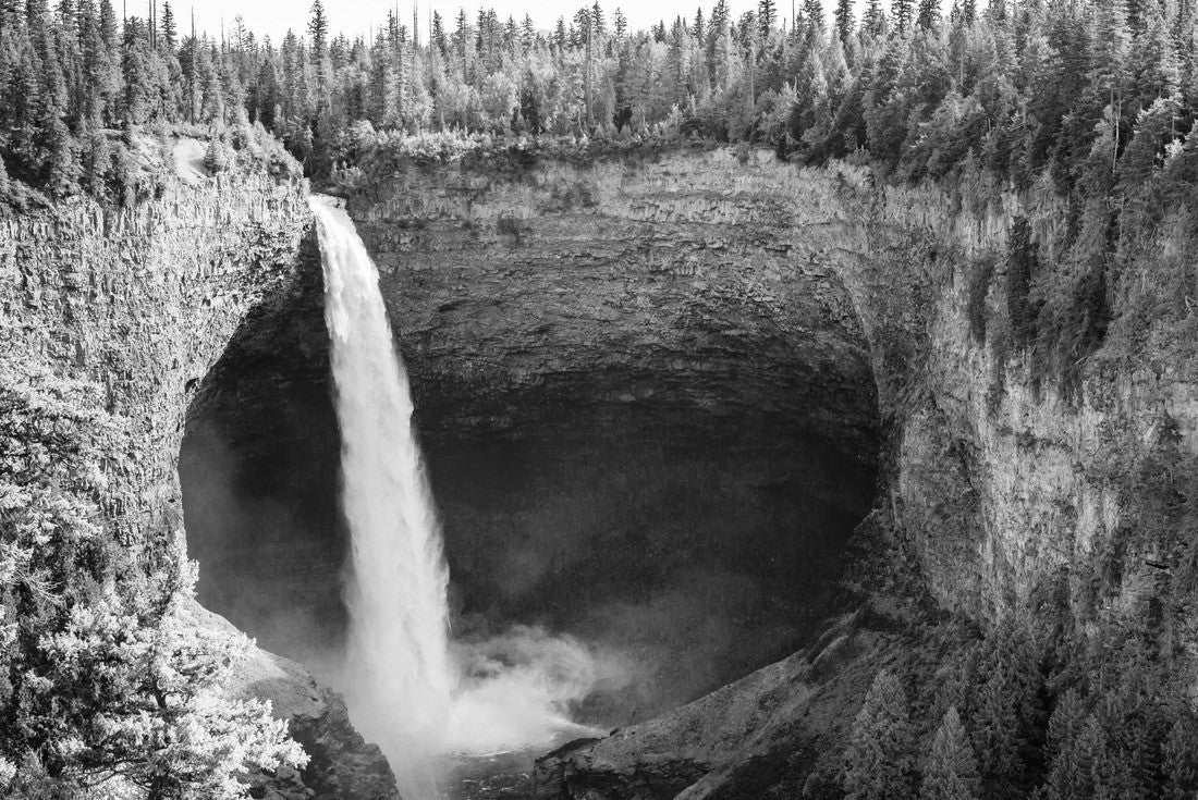 Helmcken Falls is a 141 m long waterfall on the Murtle River in Wells Grey Provincial Park in British Columbia, Canada 2000pc PuzzleBlack and White
