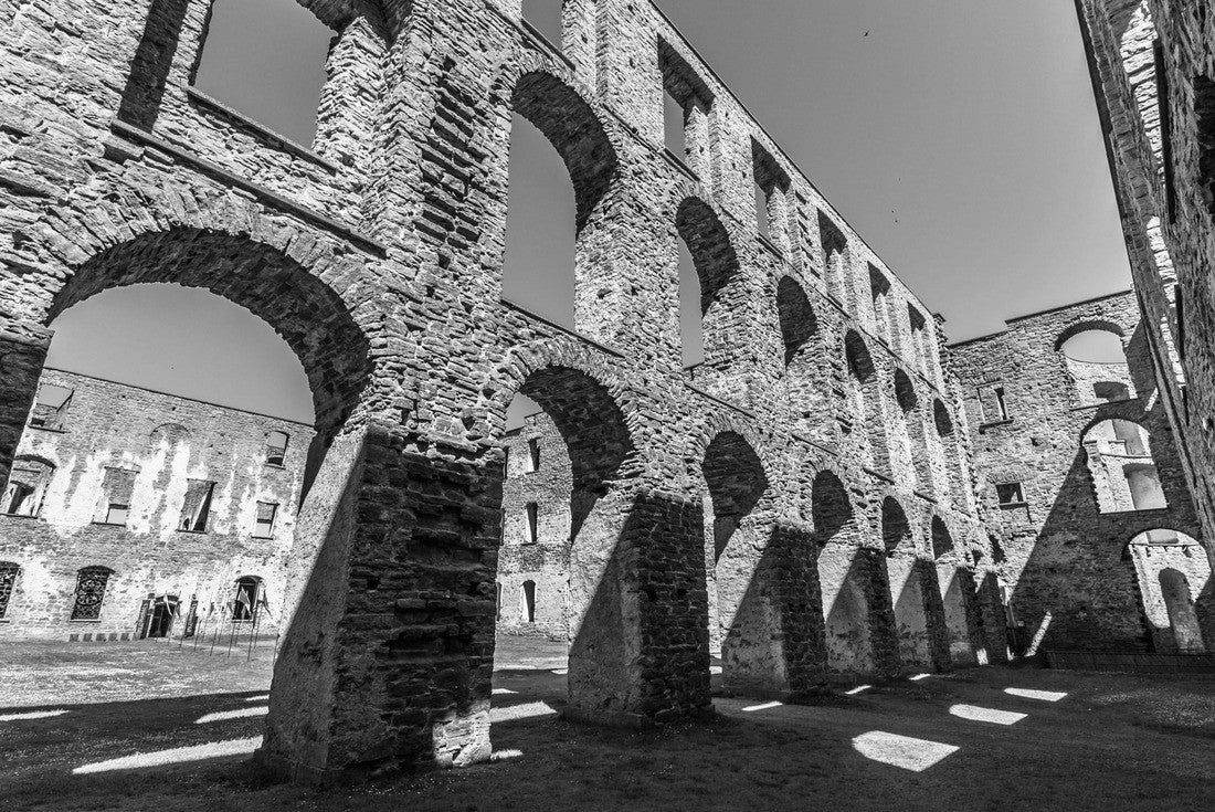 ruins of Borgholm, Oland, Sweden 2000pc PuzzleBlack and White