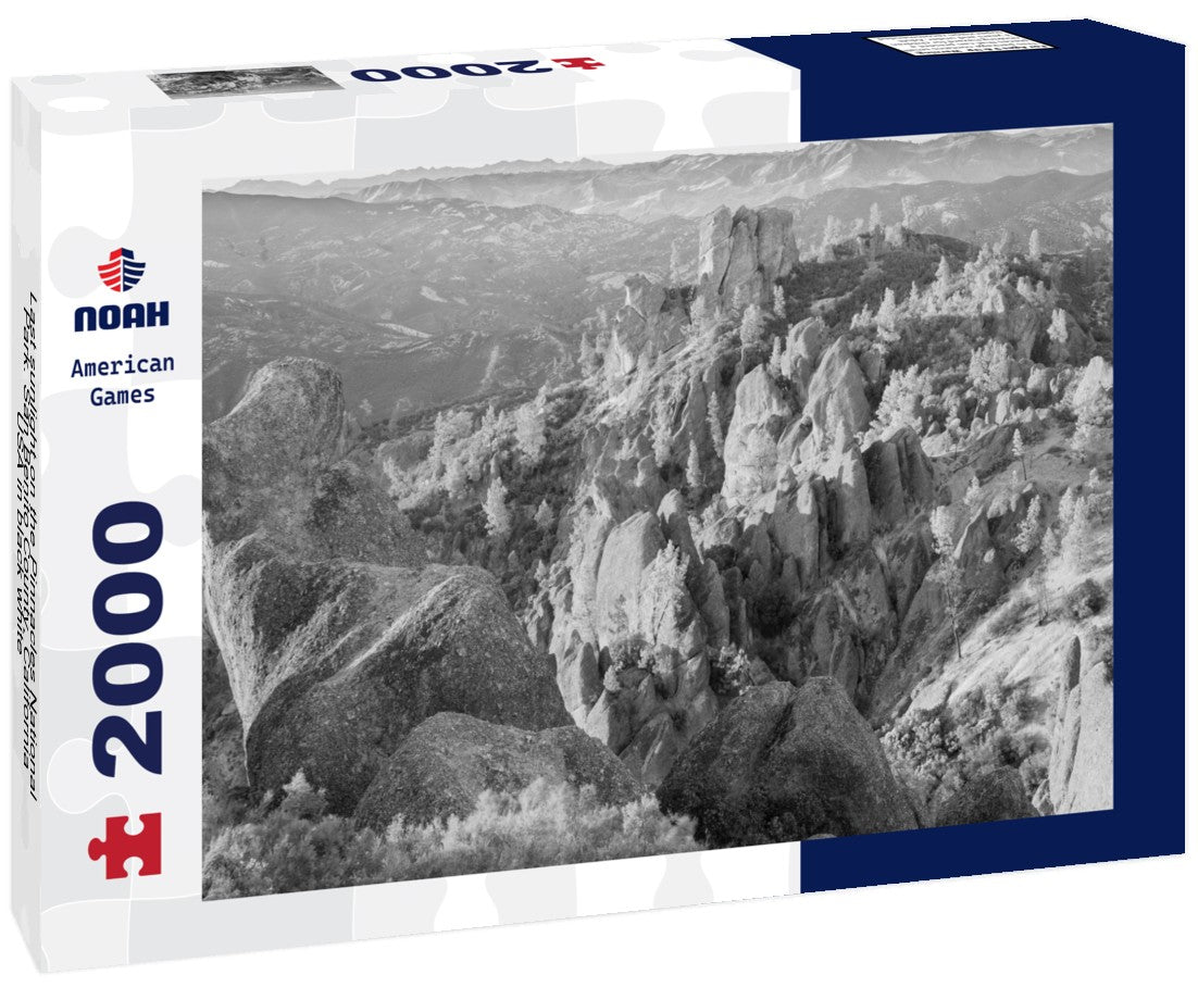 Last sunlight on the Pinnacles National Park. San Benito County, California, USA 2000pc PuzzleBlack and White