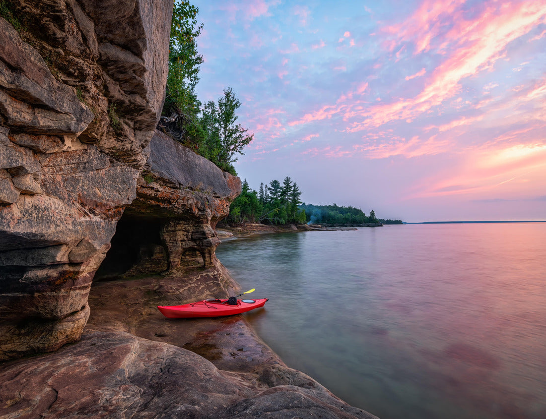 Noah Jigsaw Puzzle Kayaking Lake Superior caves near Munising, Michigan 1000 Pieces