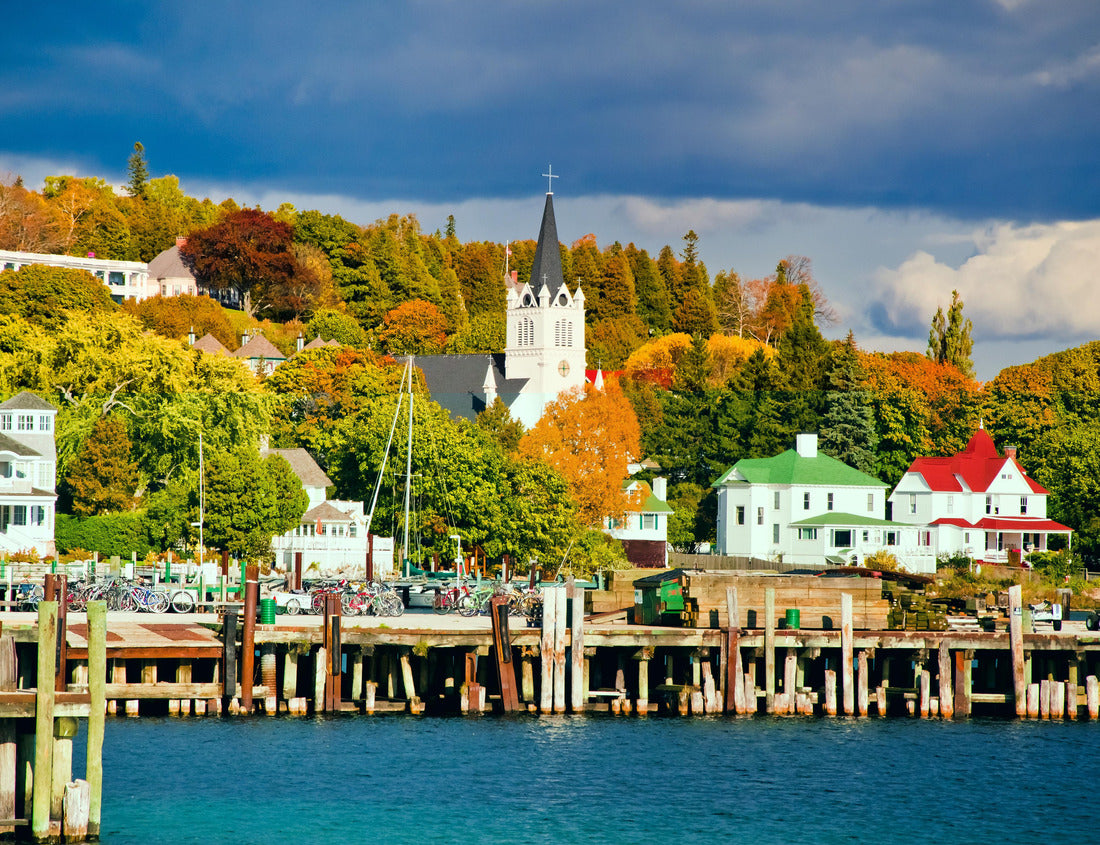 Noah Jigsaw Puzzle Lake house on Lake Huron in the fall season on Mackinac Island, Michigan 1000 Pieces