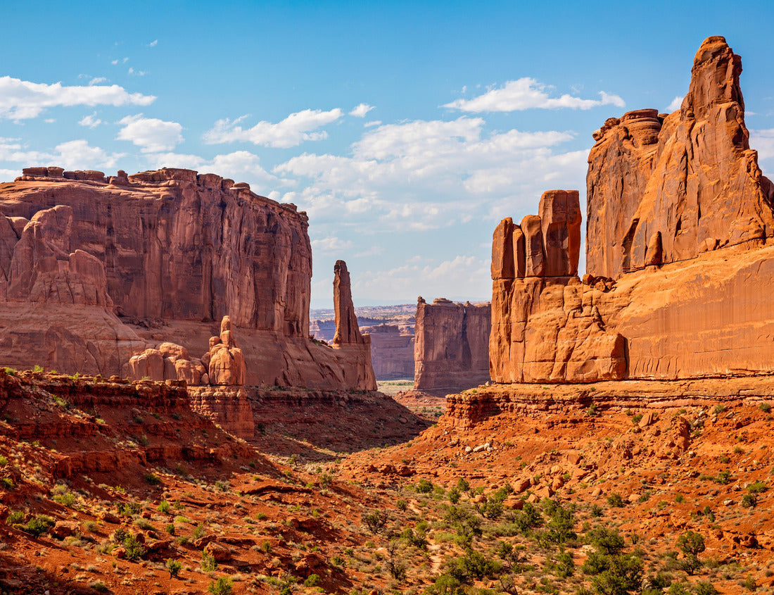 Noah Jigsaw Puzzle Park Avenue Trailhead view in Arches National Park, Moab, Utah 1000 Pieces