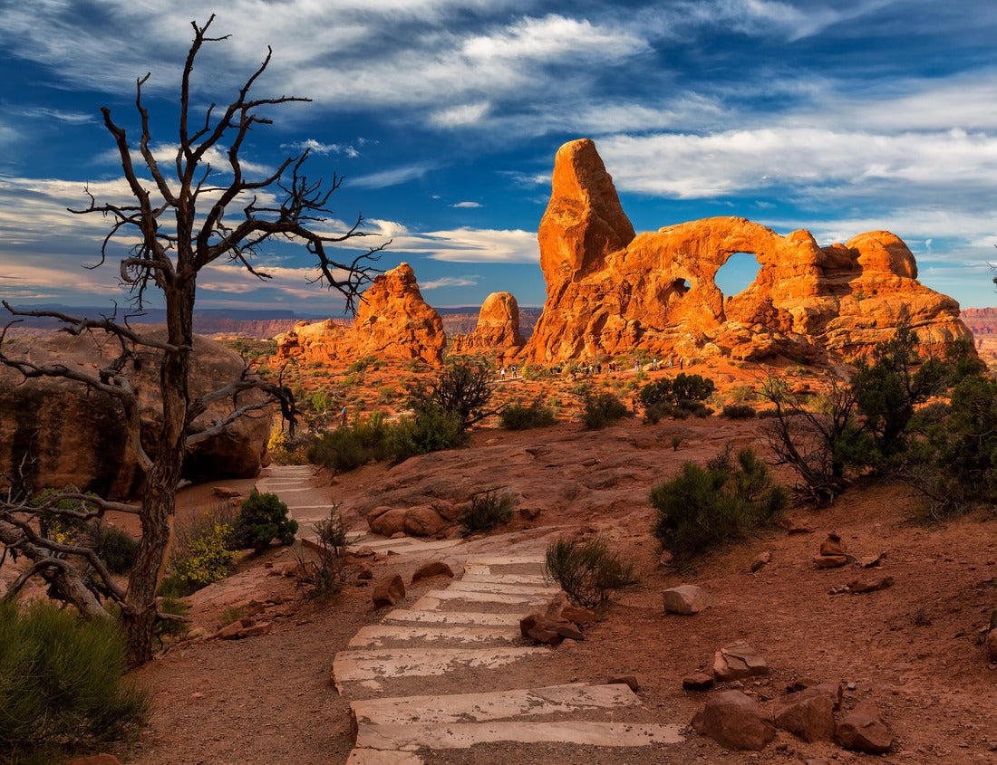 Noah Jigsaw Puzzle View of Turret Arch in Arches National Park, Utah, USA at sunrise 1000 Pieces