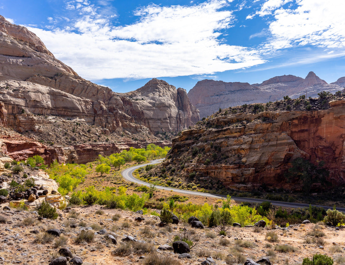 Noah Jigsaw Puzzle Hiking in Capitol Reef National Park in Utah to Hickman Natural Bridge and the Rim Overlook Trail 1000 Pieces