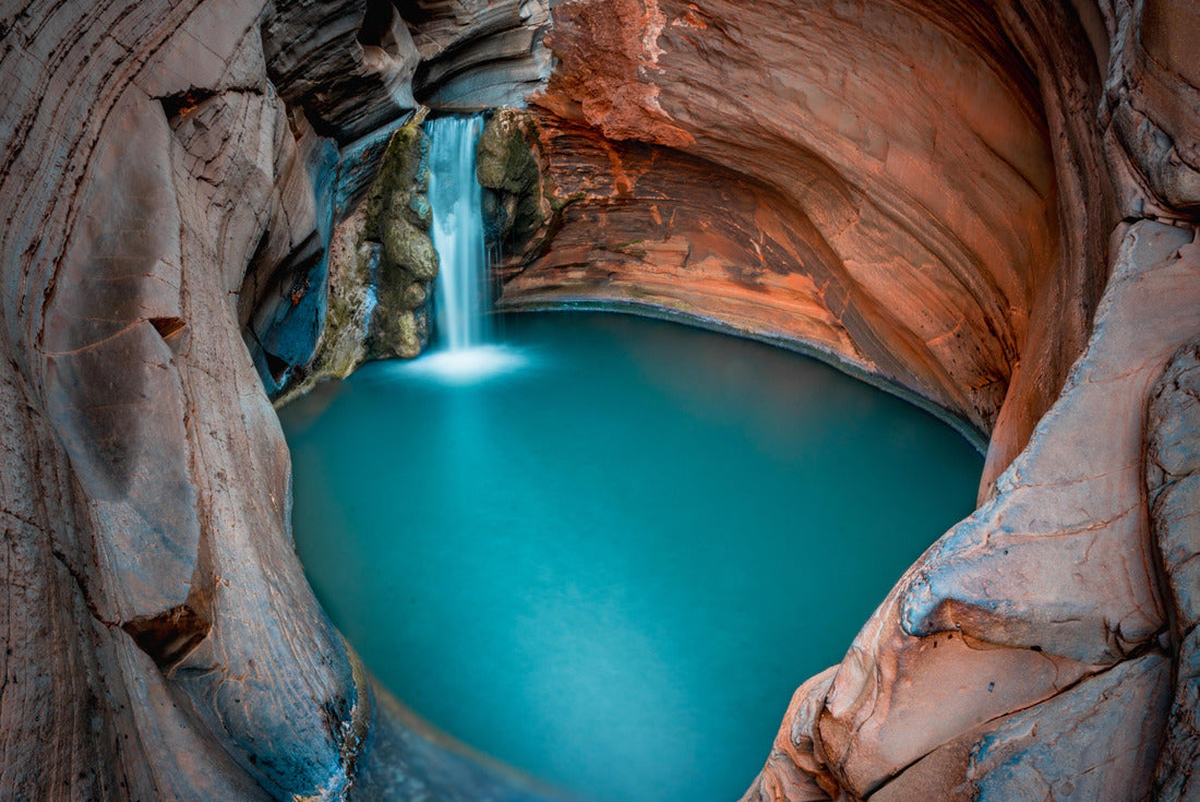 Beautiful turquoise waterfall flows into natural pool surrounded by red rock formation in Karijini National Park in Western Australia 2000pc Puzzle
