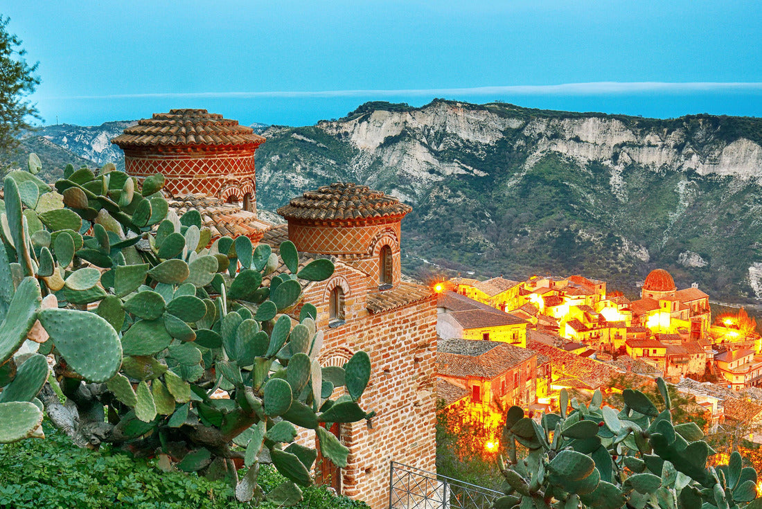 Sunset over old famous medieval village Stilo in Calabria. View on church and city. Southern Italy 2000pc Puzzle