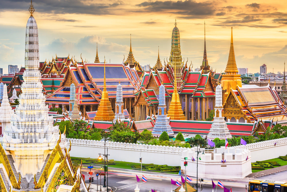 Noah Jigsaw Puzzle Bangkok, Thailand at the Temple of the Emerald Buddha and Grand Palace at dusk 2000 pieces