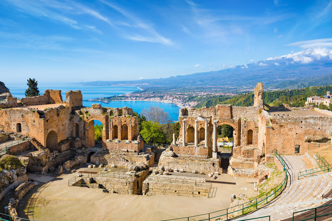 Ruins of the ancient Greek theater in Taormina on the volcano Etna, Italy. Taormina is located in the metropolitan city of Messina, on the east coast of the island of Sicily 2000pc Puzzle