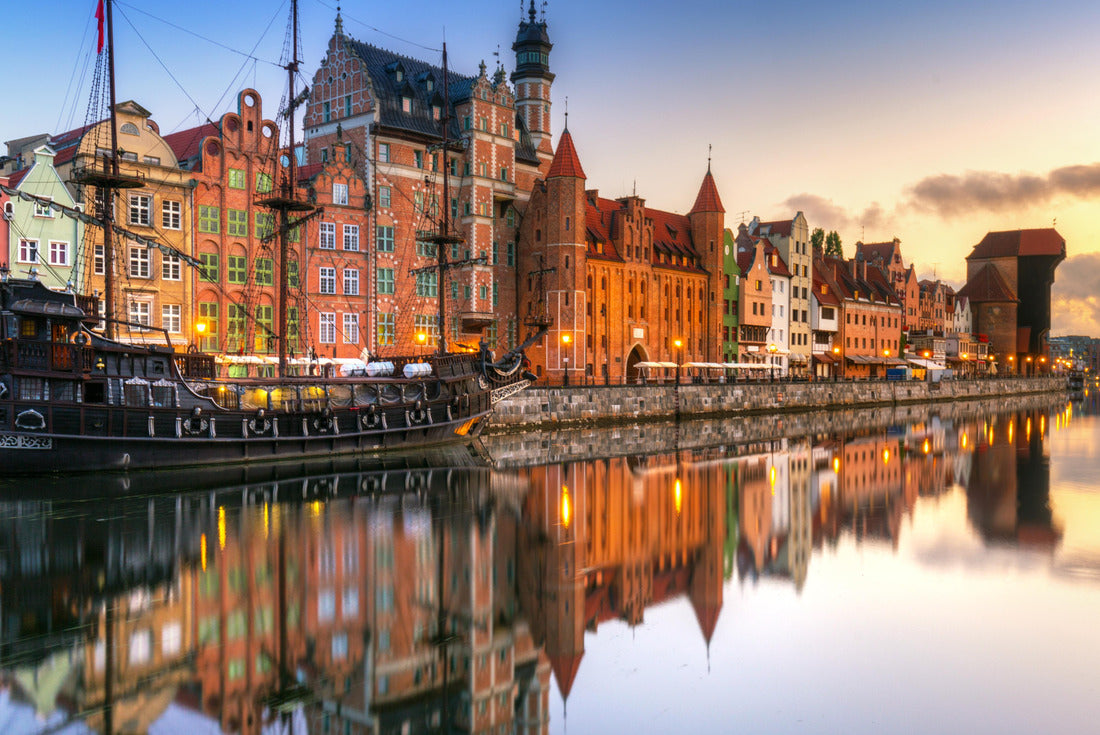 Gdansk, Poland, with beautiful old town over the Motlawa river at sunrise 2000pc Puzzle