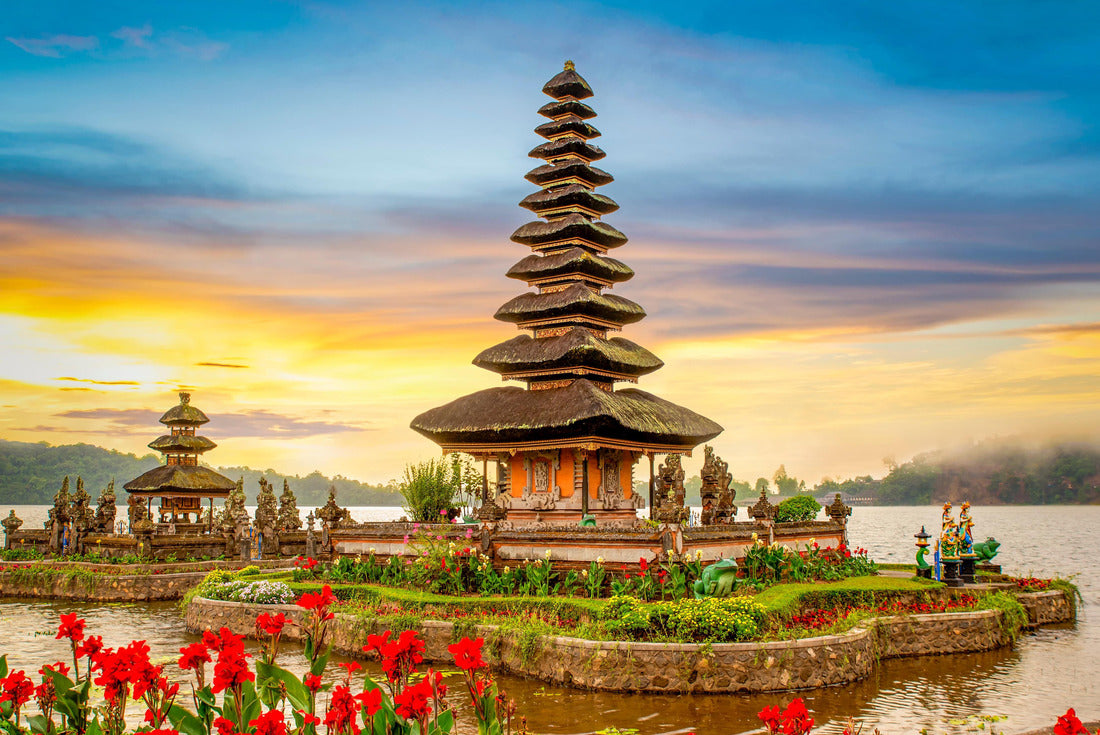 Noah Jigsaw Puzzle Pura Ulun Danu Bratan, Famous Hindu temple on Bratan lake at sunrise in Bali, Indonesia 2000 pieces