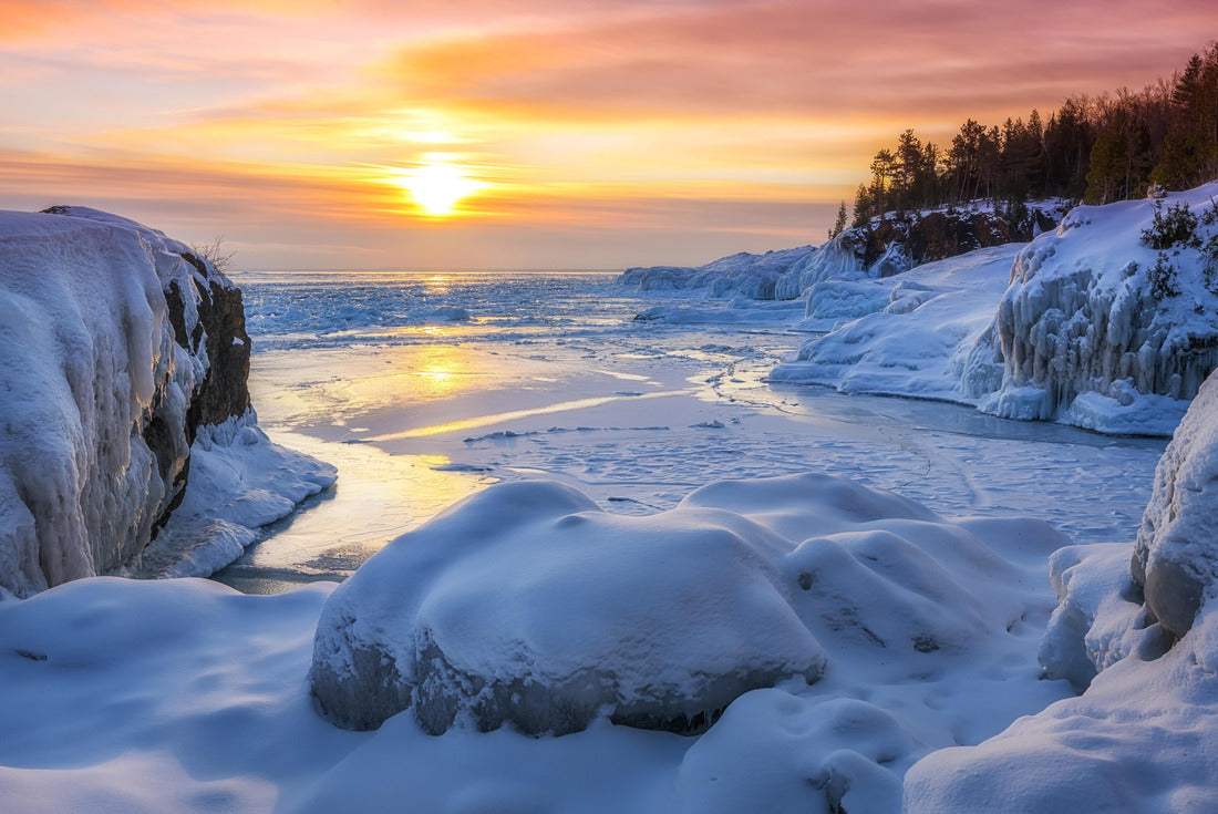 Frozen Lake Superior Sunrise at Presque Isle Park, winter in Marquette, Michigan 2000pc Puzzle