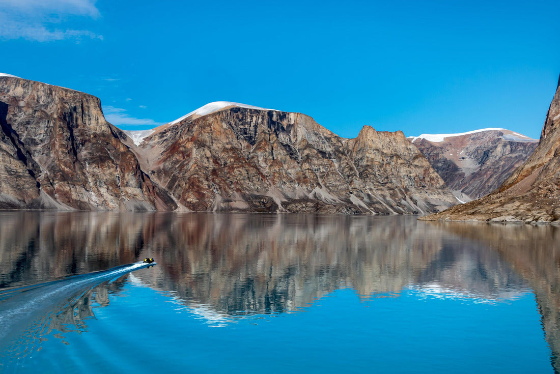 Mountain landscape with reflection. Sam Ford Fjord, Baffin Island in Nunavut, Arctic Canada 2000pc Puzzle