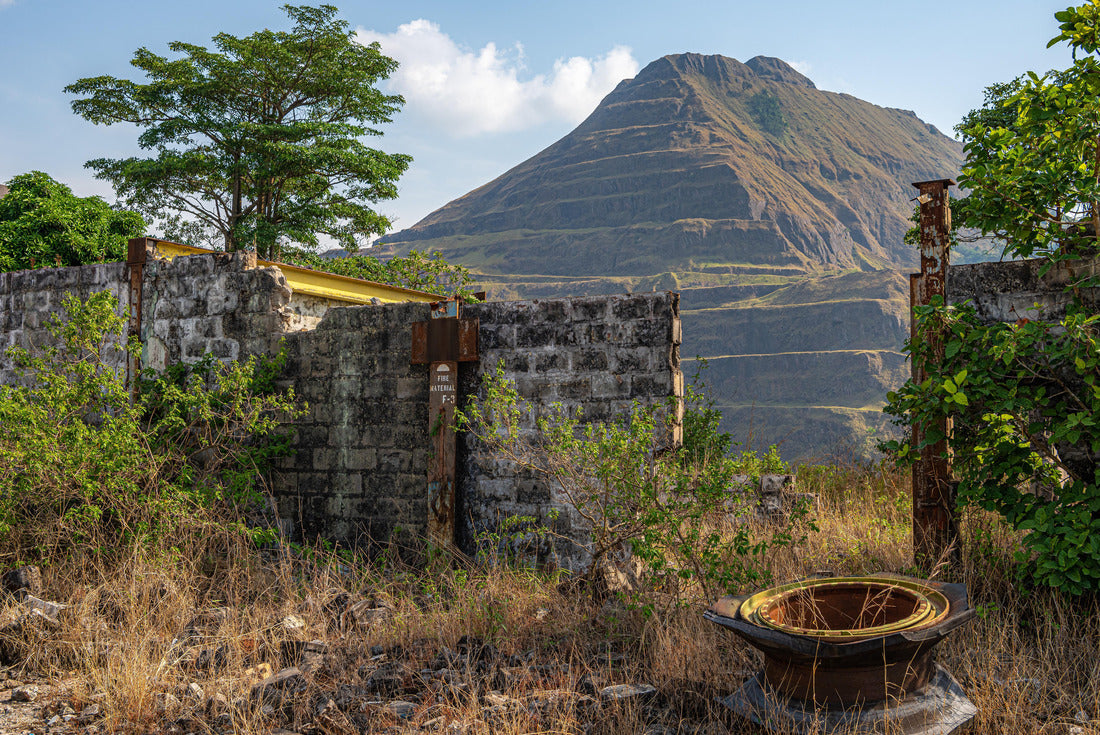 Noah Jigsaw Puzzle Mount Nimba, Liberia: an abandoned mining site and the highest point in West Africa 2000 pieces
