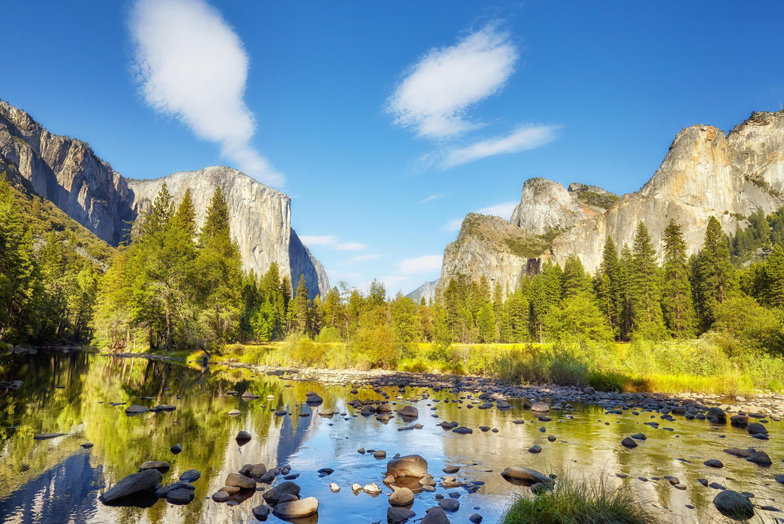 Scenic view of Yosemite Valley with El Capitan rock formation reflected in river, California, USA 2000pc Puzzle
