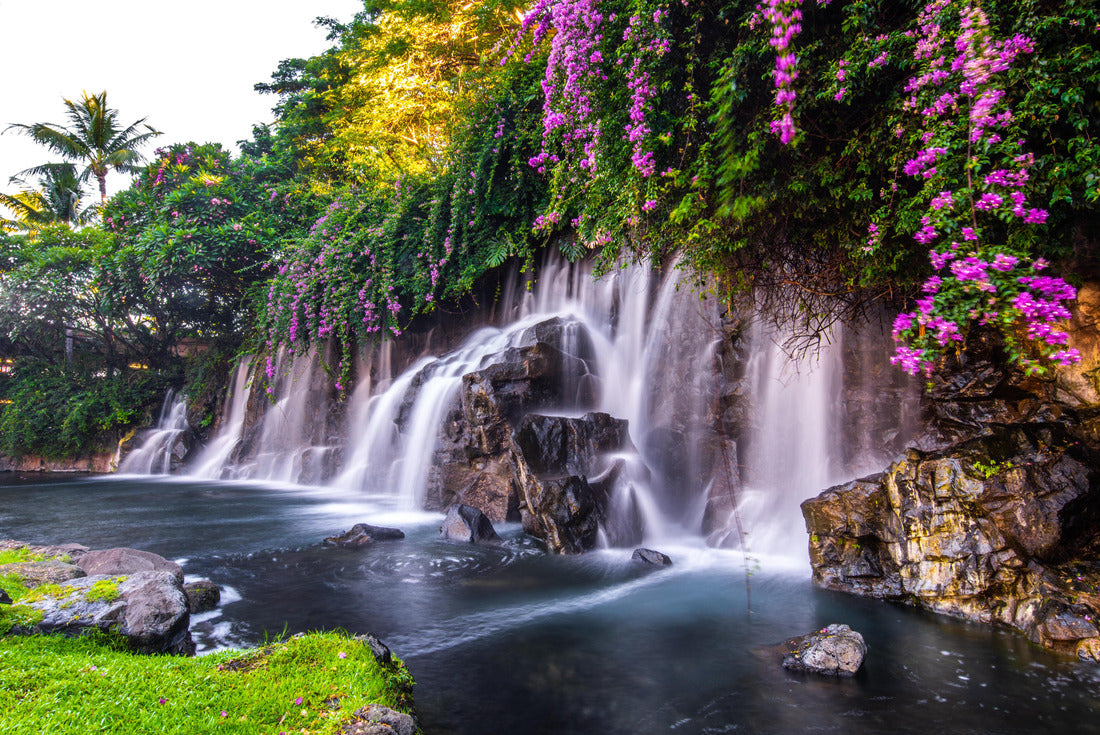 A beautiful waterfall in Hawaii 2000pc Puzzle