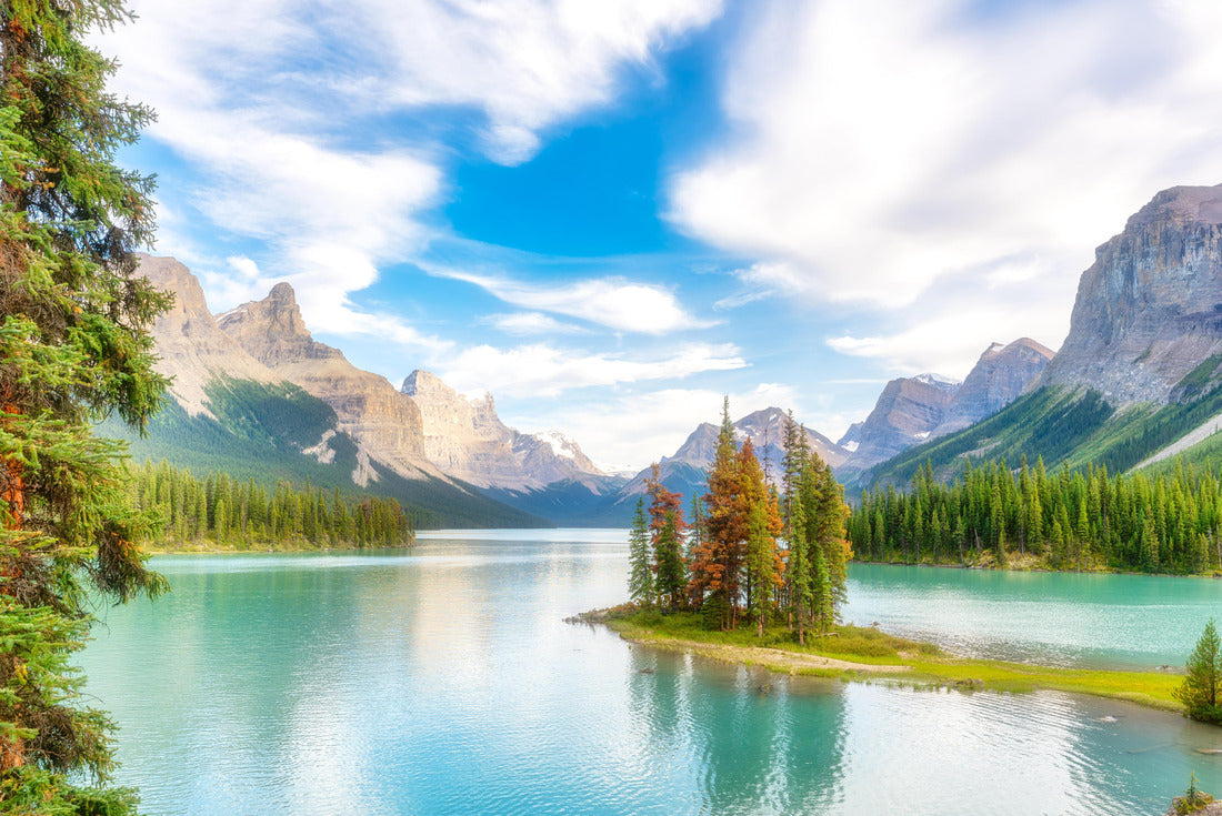 Noah Jigsaw Puzzle Spirit Island, Maligne Lake, Jasper National Park, Canada. Idyllic landscape 2000 pieces
