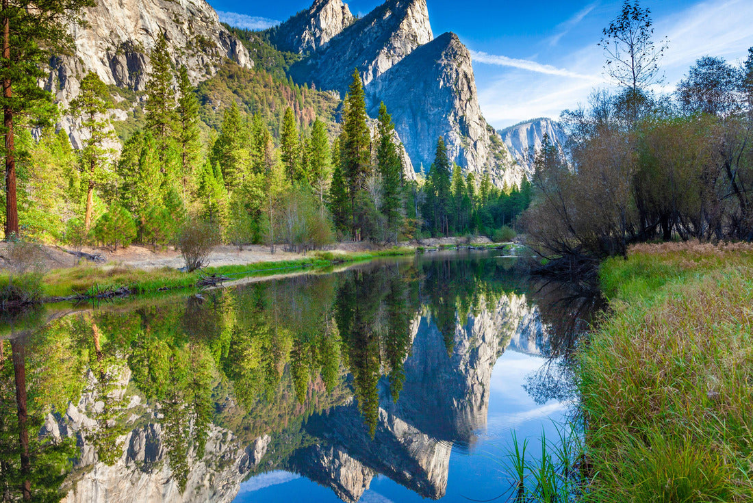 Early morning landscape shot of the Three Brothers at Yosemite Valley with a reflection of the mountains in the Mercer river. Taken in Yosemite National Park 2000pc Puzzle