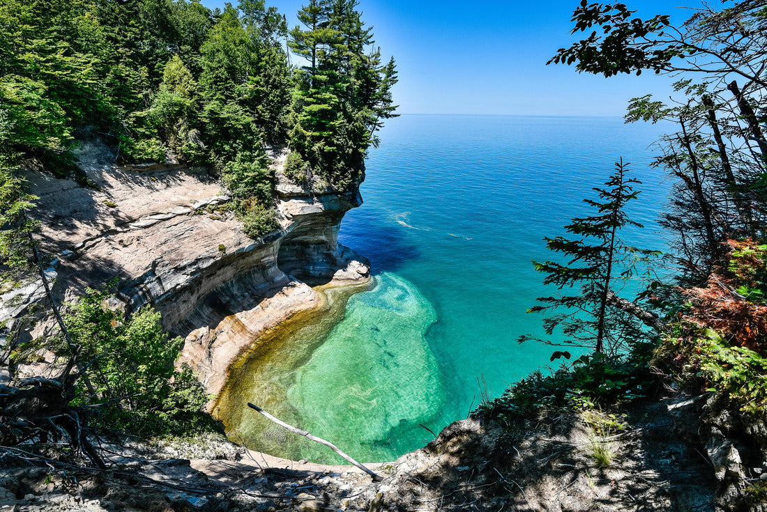 The commanding view of Lake Superior from Michigan's Upper Peninsula 2000pc Puzzle