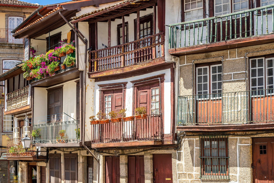 Medieval architecture of São Tiago square in the old town of Guimarães, Portugal 2000pc Puzzle