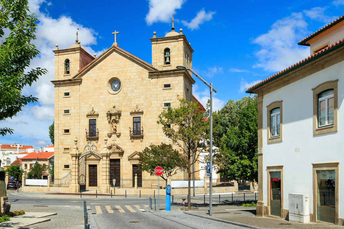 Main facade of the São Miguel church, Castelo Branco cathedral in Portugal, on a sunny spring day 2000pc Puzzle