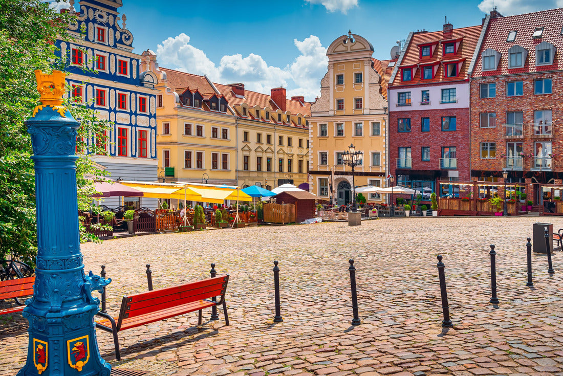 Traditionally blue water pump with goose head crest from Szczecin city emblem and old town square in the background. Griffin has been Szczecin's emblem since 1360 2000pc Puzzle