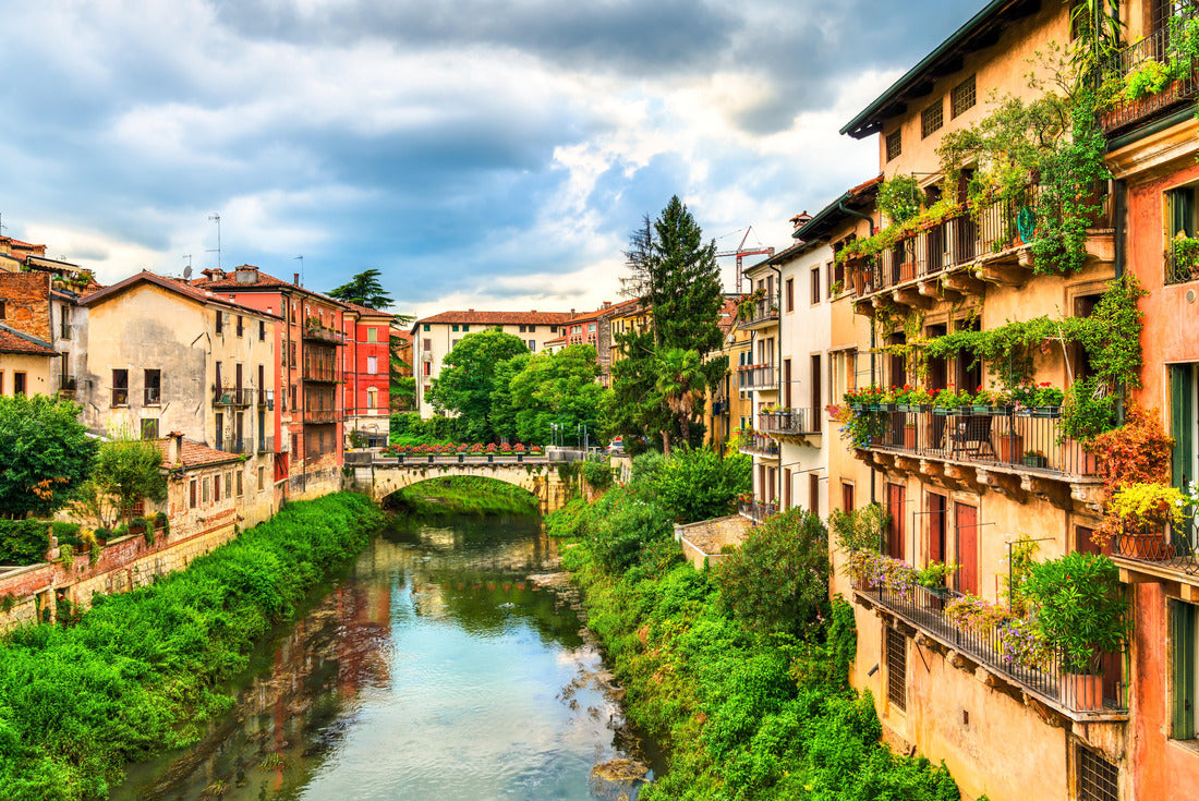 Architecture of the old town of Vicenza. UNESCO World Heritage Site in Italy 2000pc Puzzle