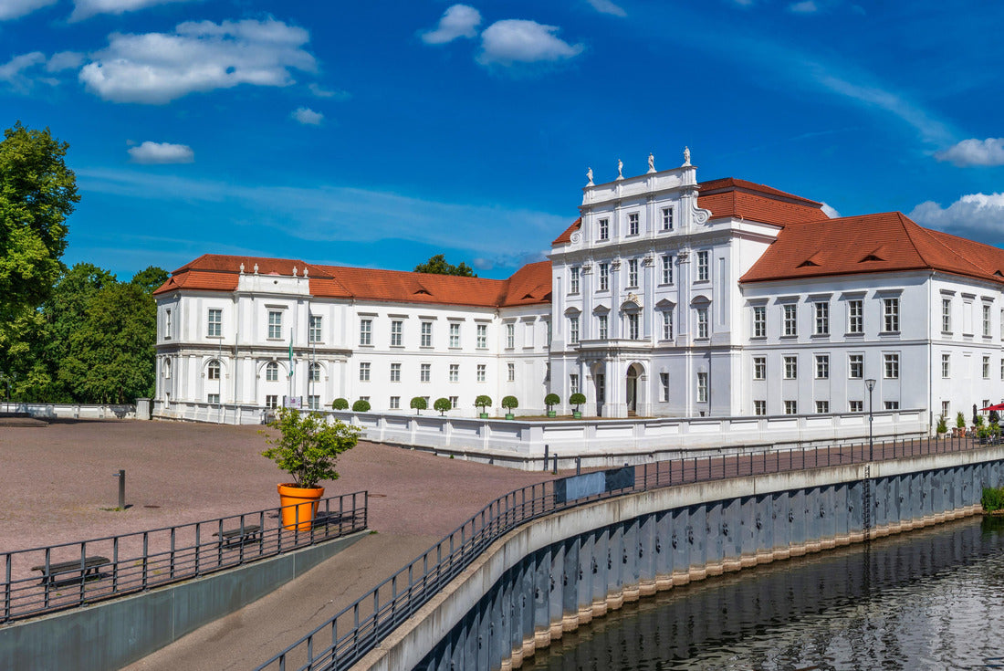 The castle in Oranienburg near Berlin, Brandenburg, Germany 2000pc Puzzle