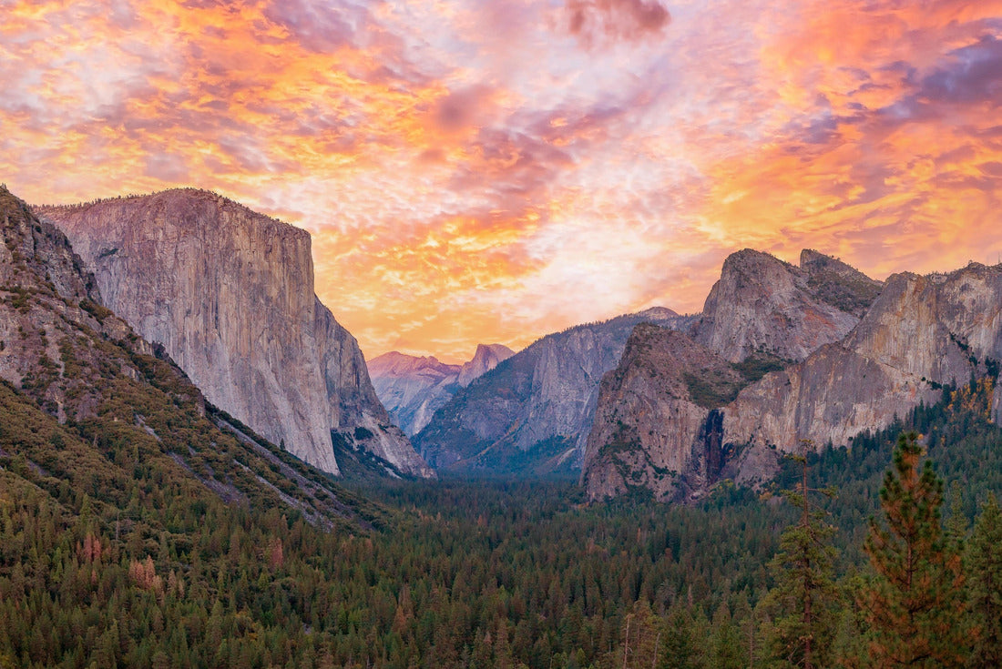 Yosemite valley nation park during sunset view from tunnel view on twilight time. Yosemite nation park, California, USA 2000pc Puzzle