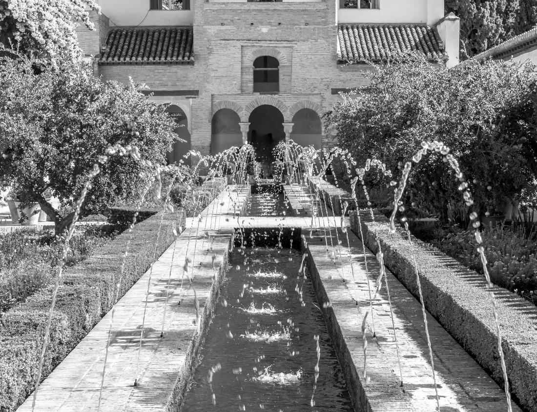 Noah Jigsaw Puzzle Beguinage Courtrai, Begijnhof van Kortrijk, White Houses and Sint-Annazaal museum in the historic center of Kortrijk, background of St. Martin's Church, West Flanders province, Flemish Region, Belgium in black white 1000 pieces