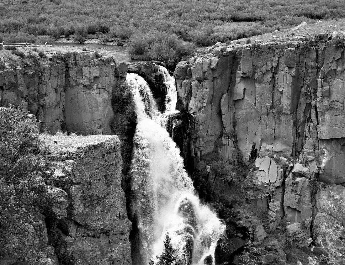 Noah Jigsaw Puzzle Fes, Morocco historical magnificent old capital streets in black white 1000 pieces