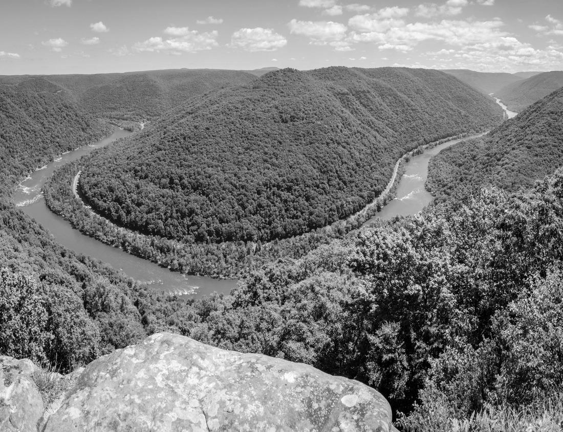 Noah Jigsaw Puzzle Heidelberg Castle, Heidelberg Palace, castle in Baden-Württemberg Germany. Ancient medieval ruins, popular tourist site, nature, cloudy sky in black white 1000 pieces