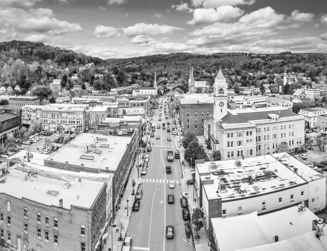Noah Jigsaw Puzzle Fuji mountain and Pink Sakura Branches in Springtime and reflection in the lake Kawaguchiko at dawn, Japan in black white 1000 pieces