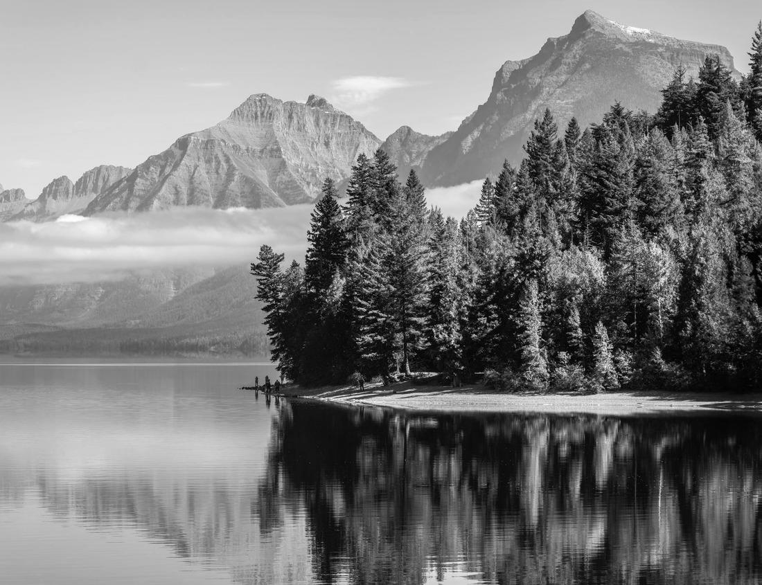 Noah Jigsaw Puzzle Downtown of Portland, Oregon, the USA with high-rise architecture. Twilight view of the city with mountain silhouettes at backdrop in black white 1000 pieces