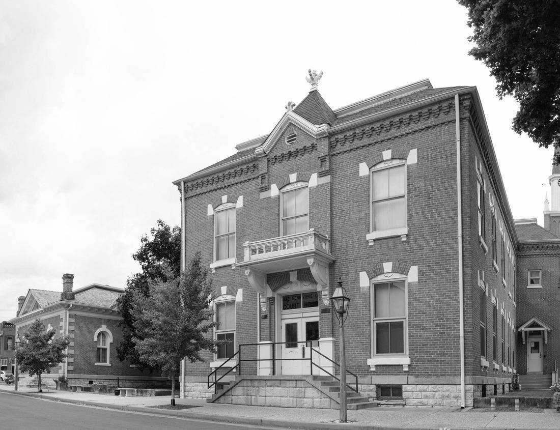 Noah Jigsaw Puzzle Vysoke Myto - Czech: Litomyslsk Gate, an old sprinkled entrance in black white 1000 pieces