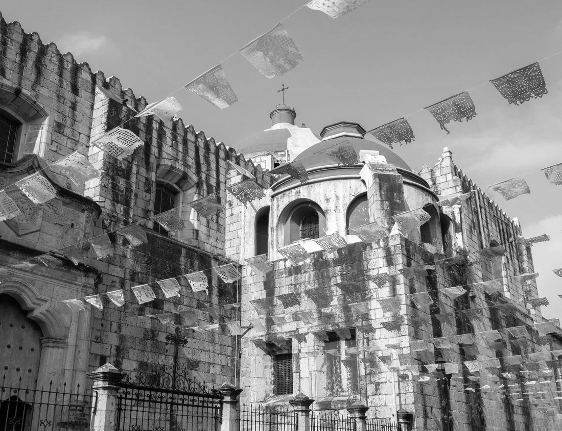 Noah Jigsaw Puzzle Wild mustang horses on the prairie, Theodore Roosevelt National Park, North Dakota, USA in black white 1000 pieces