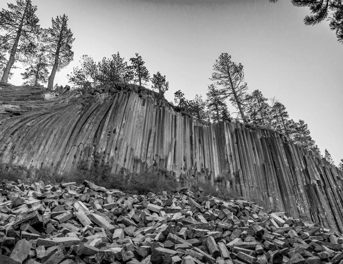 Noah Jigsaw Puzzle Ifrane City, little town in Morocco, heaven in middle of Atlas in black white 1000 pieces