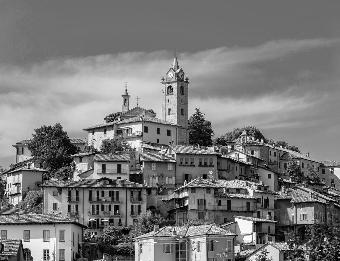 Noah Jigsaw Puzzle The North South section of the Arches National park near Moab, Utah USA in black white 1000 pieces