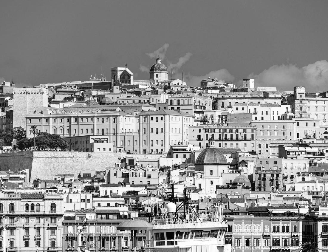 Noah Jigsaw Puzzle View over Lake Maggiore, Italy in black white 1000 pieces