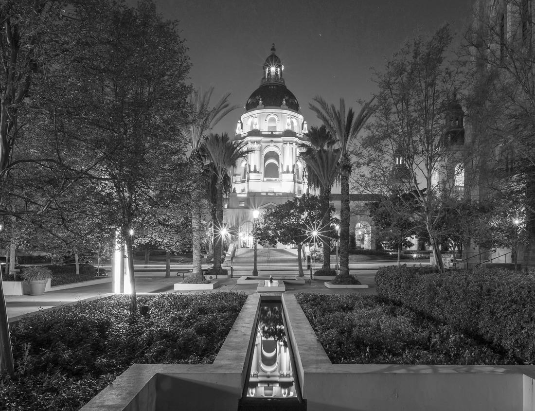 Noah Jigsaw Puzzle On the street of Szeged, Hungary in black white 1000 pieces