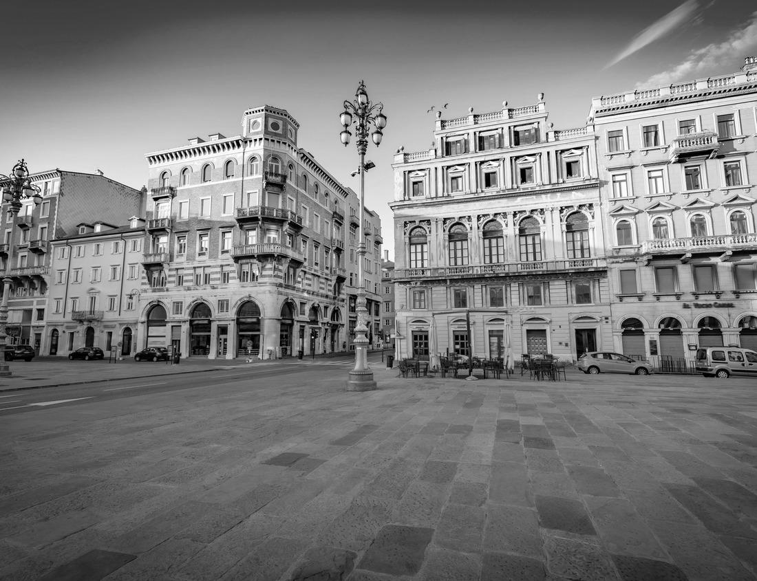 Noah Jigsaw Puzzle View of old ancient village in Dades valley between Telouet and Anmiter towns in Atlas Mountains, Morocco, North Africa in black white 1000 pieces