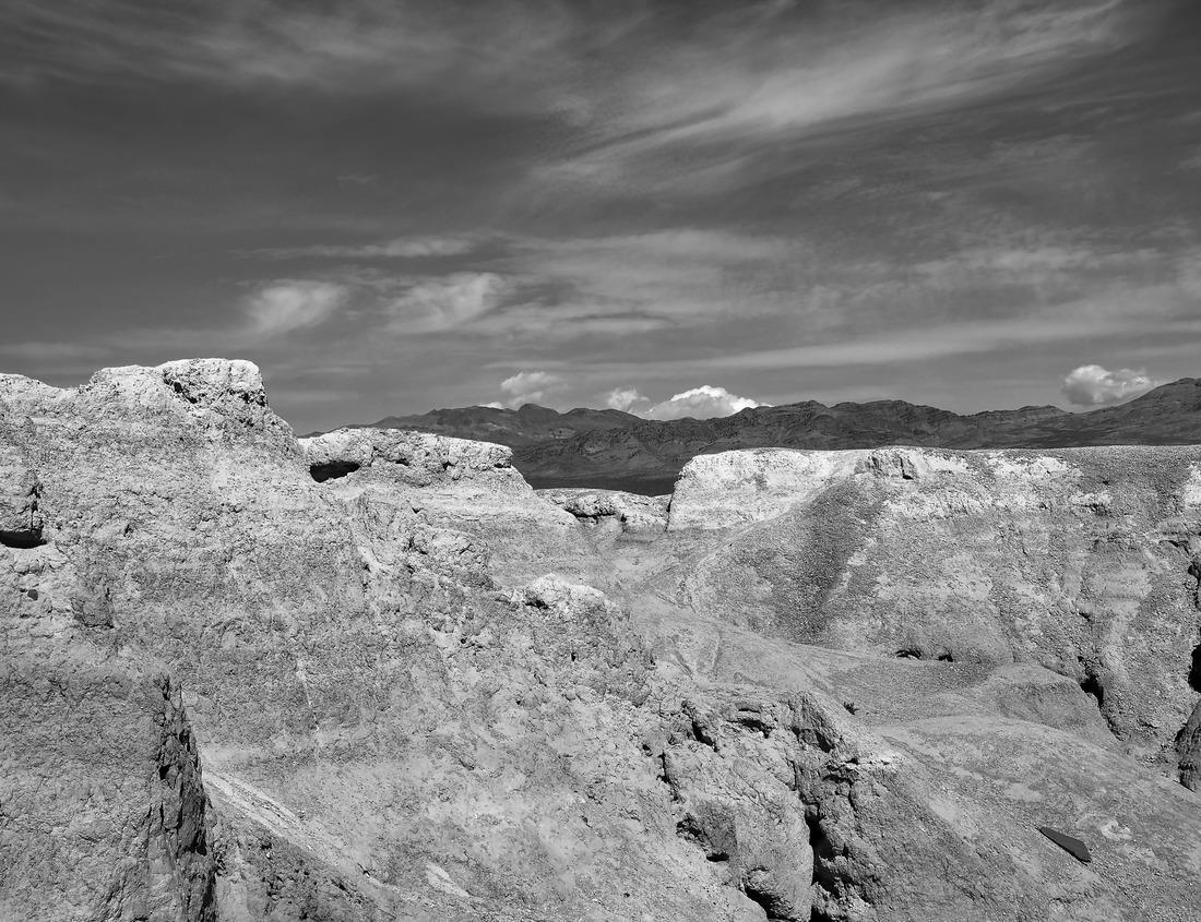 Noah Jigsaw Puzzle Fatih Sultan Mehmet Bridge and Anadolu Hisari (Anatolian Fortress) in Istanbul, Turkey. Beautiful Istanbul bosphorus landscape in black white 1000 pieces