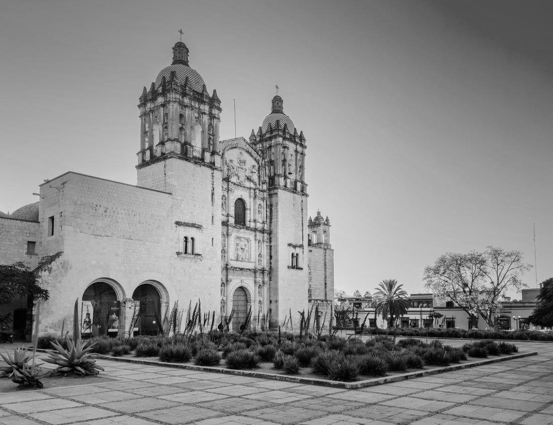 Noah Jigsaw Puzzle New York, United States. New York city skyline in Midtown Manhattan. USA, NYC, NY, Manhattan in black white 1000 pieces