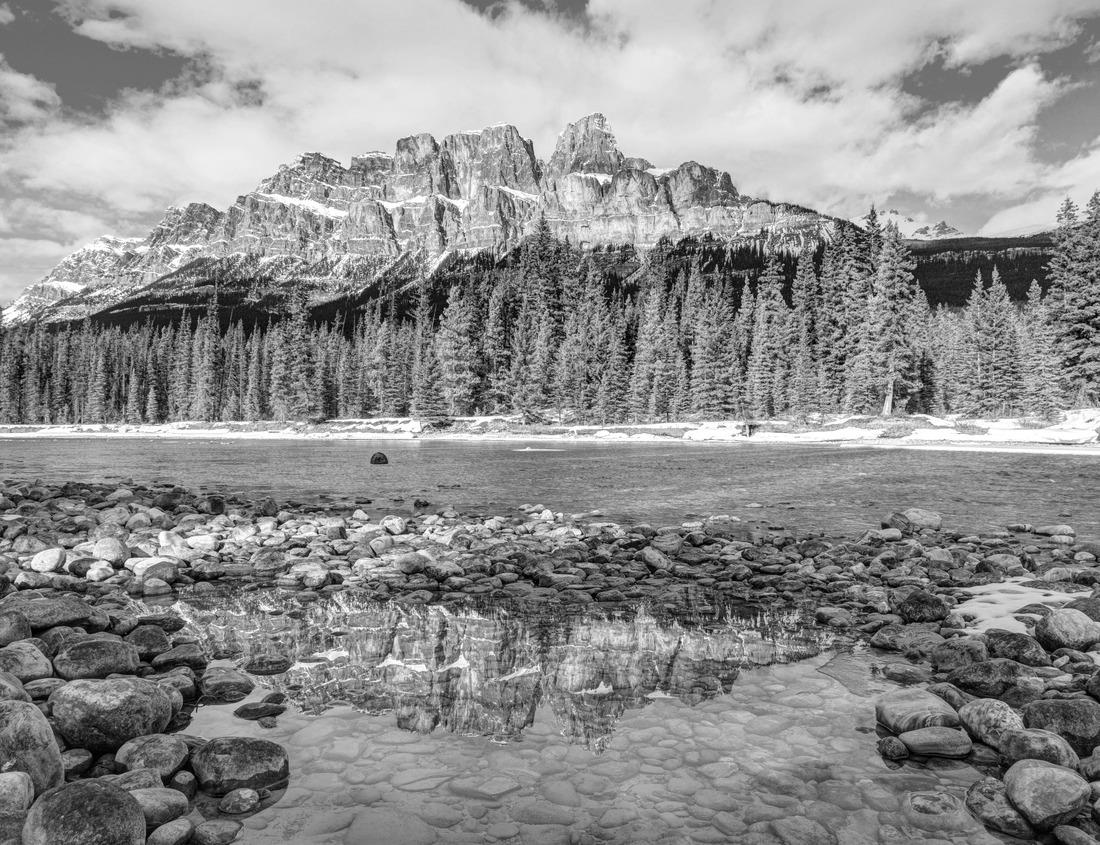 Noah Jigsaw Puzzle Lake Mead National Recreation Area features lots of amazing geology along with Lake Mead, making this a beautiful part of Nevada in black white 1000 pieces