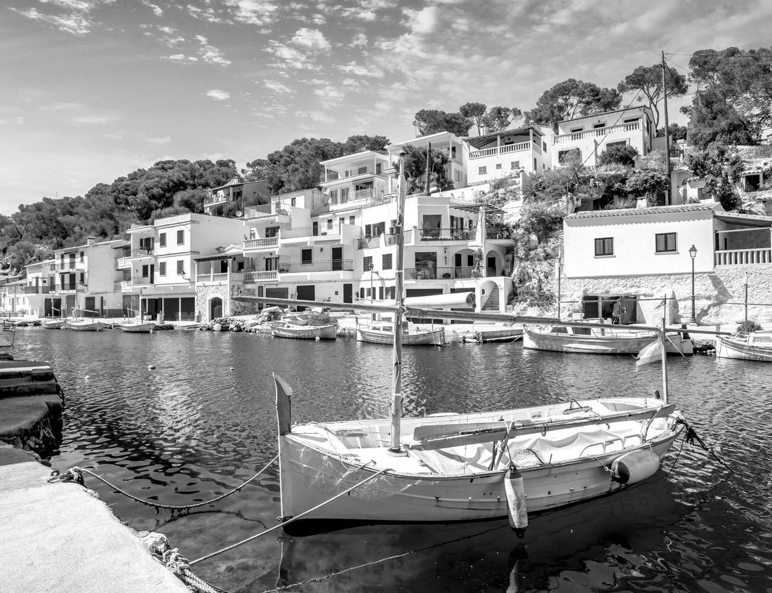 Noah Jigsaw Puzzle Dubai Downtown day to night transition timelapse with Burj Khalifa and other towers view from the top before new year celebration in Dubai, United Arab Emirates in black white 1000 pieces