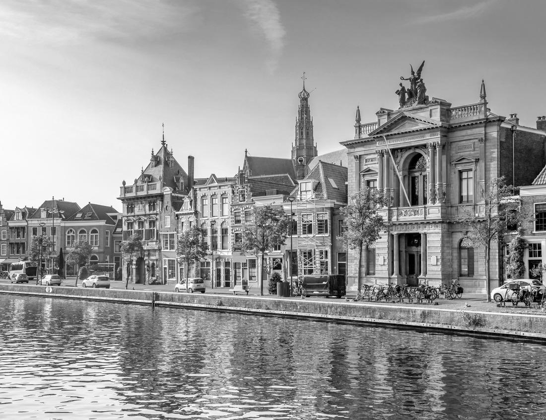 Noah Jigsaw Puzzle Ait-Benhaddou, Morocco. Medieval kasbah, clay traditional fortification in North Africa, Atlas Mountains in black white 1000 pieces