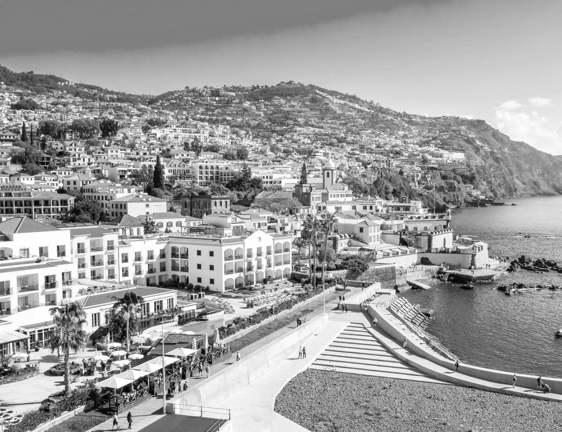 St. Peter's Basilica in the Vatican city, Rome, Italy. Saint Peter Basilica in Vatican City at Rome, Italy and Street Via della Conciliazione at sunset sky 1000pc PuzzleBlack and White