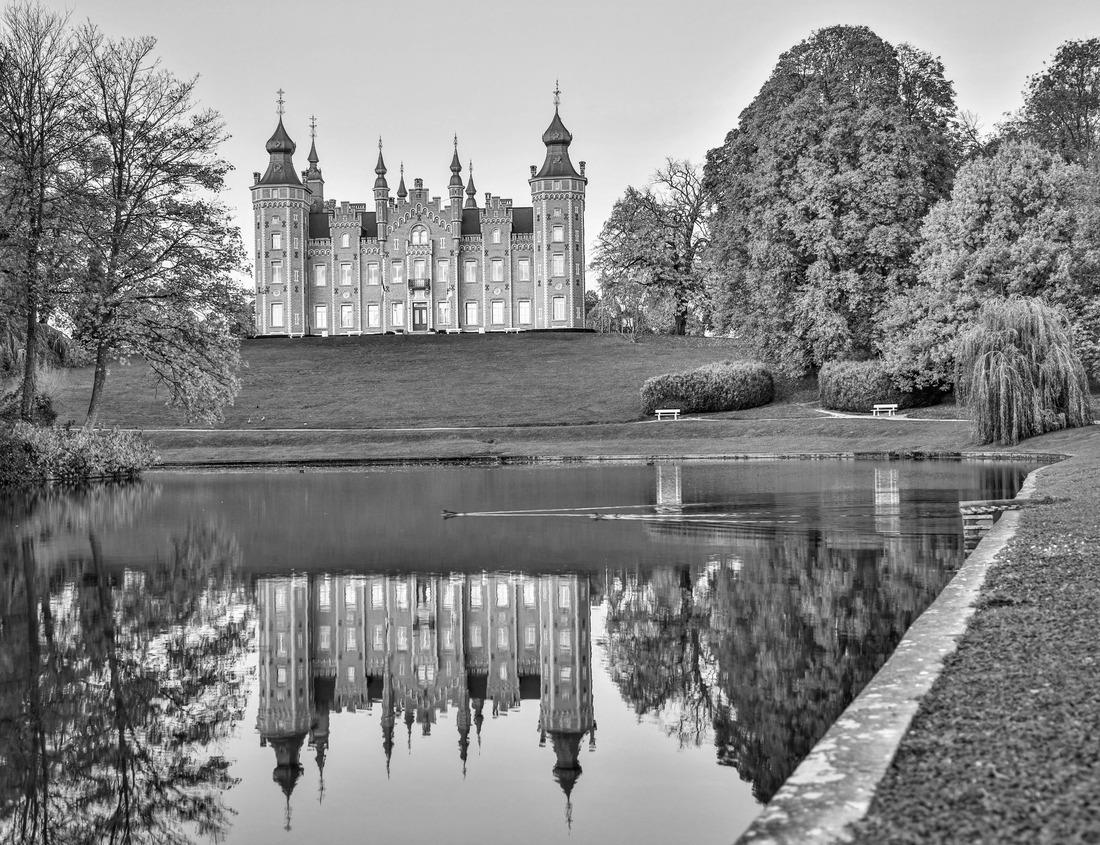 Noah Jigsaw Puzzle A Bird's eye view of Texas Capitol building in Austin, TX in black white 1000 pieces