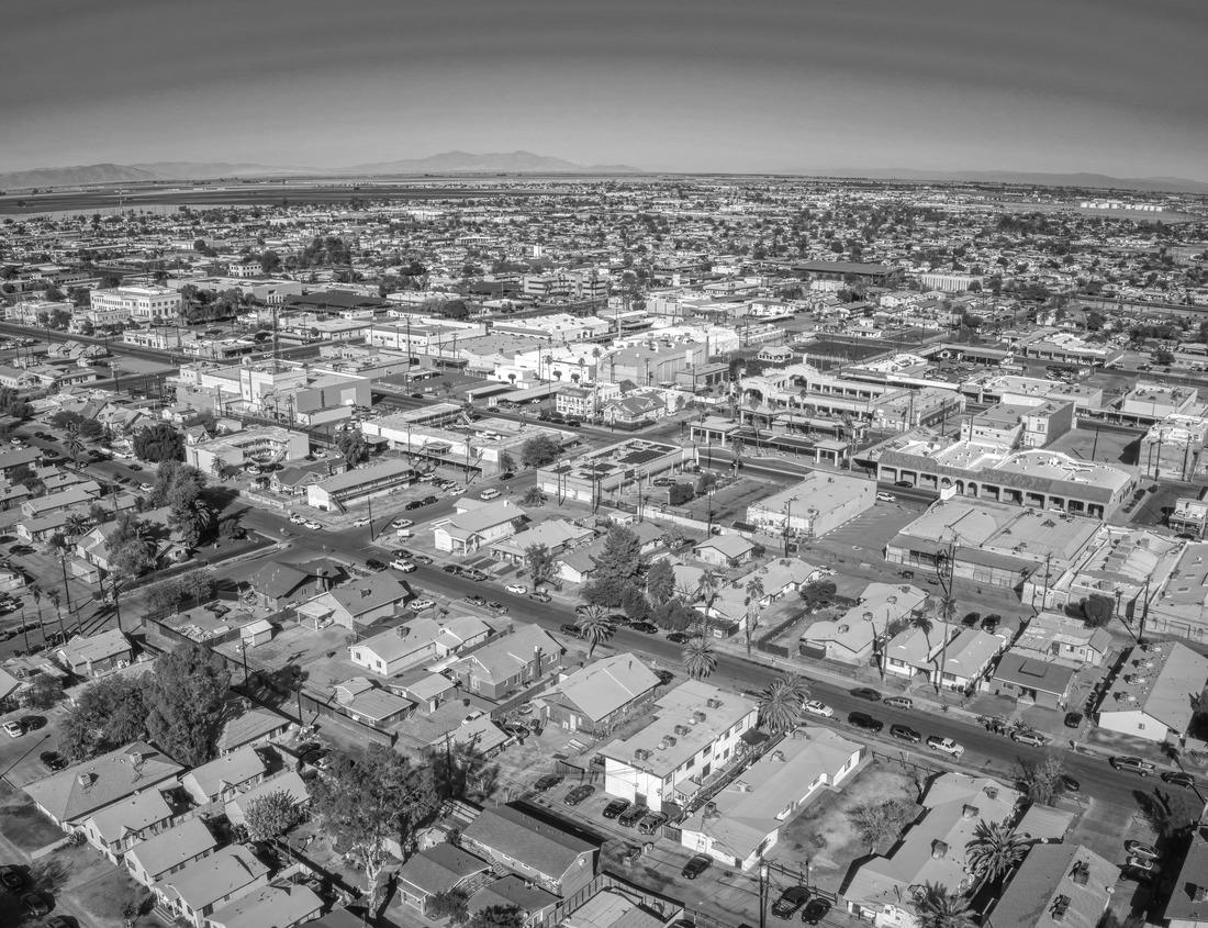 Noah Jigsaw Puzzle The Arctic Cathedral in Tromso, Norway during midnight sun in June month in black white 1000 pieces