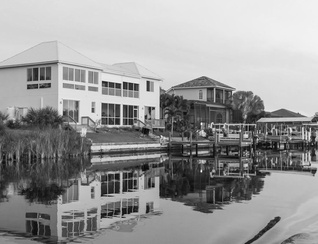 Noah Jigsaw Puzzle Old city of Melk, Wachau, Austria in black white 1000 pieces